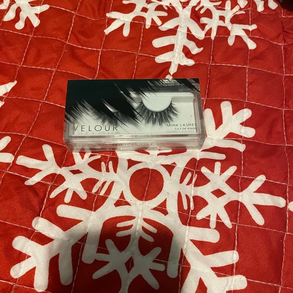 VELOUR LASHES!! - Picture 1 of 2